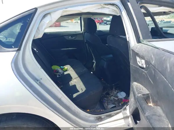 3KPF24AD2KE005868 2019 KIA FORTE - Image 8