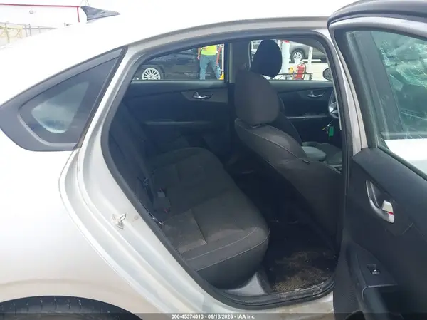 3KPF24AD2KE006194 2019 KIA FORTE - Image 8