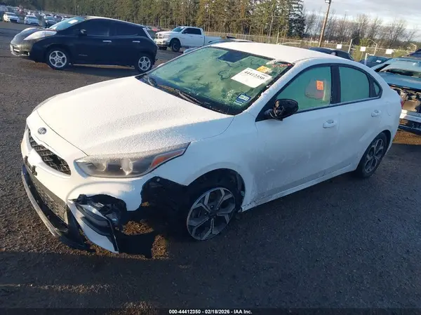 3KPF24AD2KE006213 2019 KIA FORTE - Image 2