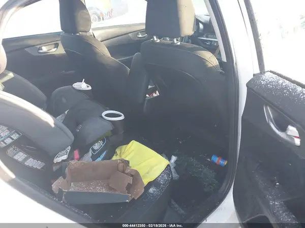 3KPF24AD2KE006213 2019 KIA FORTE - Image 8
