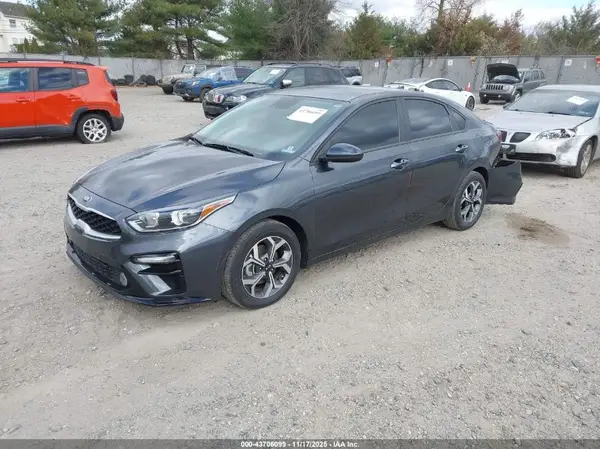 3KPF24AD2KE006227 2019 KIA FORTE - Image 2