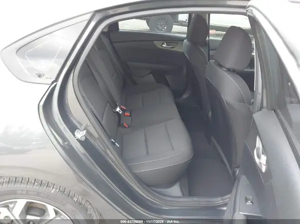 3KPF24AD2KE006227 2019 KIA FORTE - Image 8