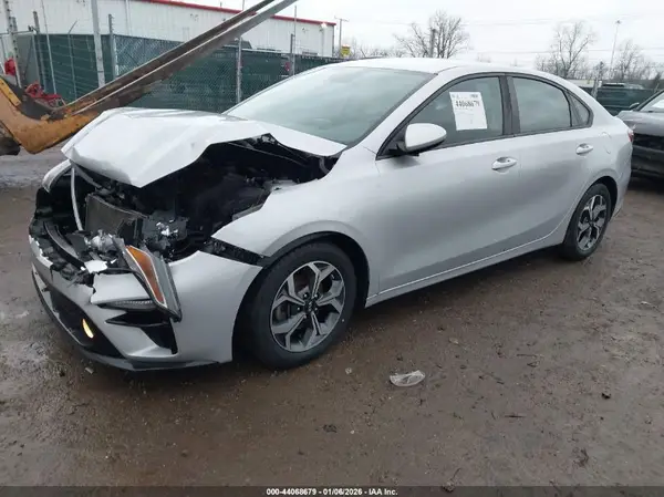3KPF24AD2KE006633 2019 KIA FORTE - Image 2