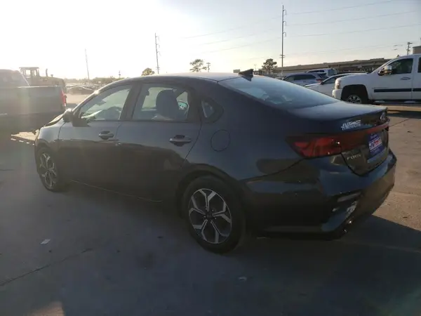 3KPF24AD2KE007426 2019 KIA FORTE - Image 2