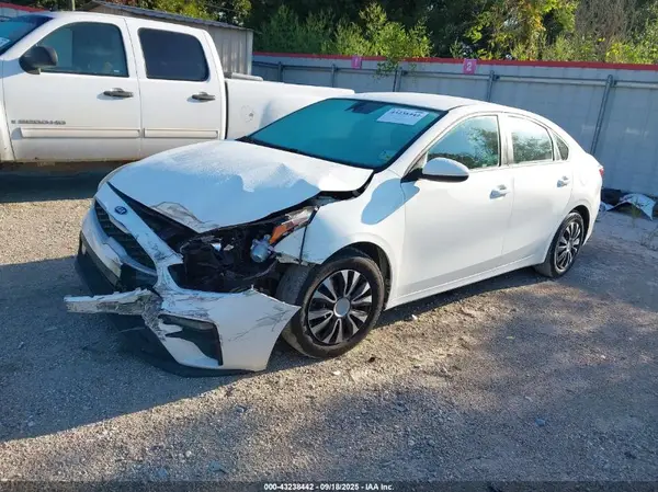 3KPF24AD2KE008334 2019 KIA FORTE - Image 2
