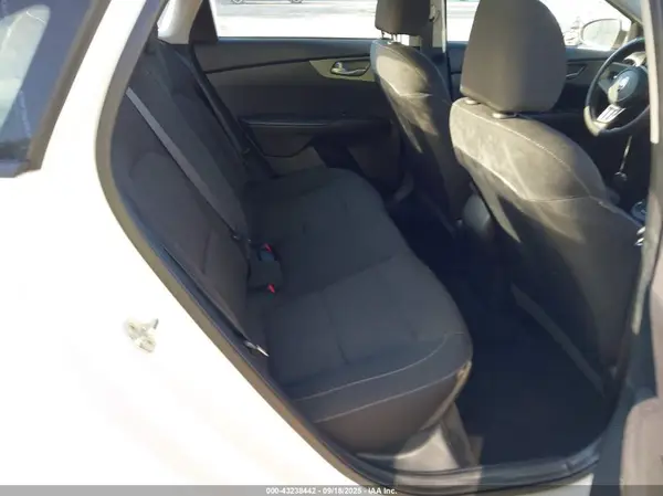 3KPF24AD2KE008334 2019 KIA FORTE - Image 8