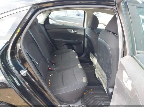 3KPF24AD2KE009662 2019 KIA FORTE - Image 8
