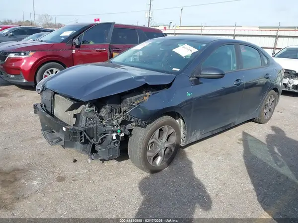 3KPF24AD2KE010293 2019 KIA FORTE - Image 2