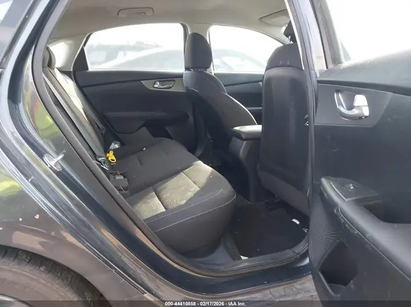 3KPF24AD2KE010293 2019 KIA FORTE - Image 8