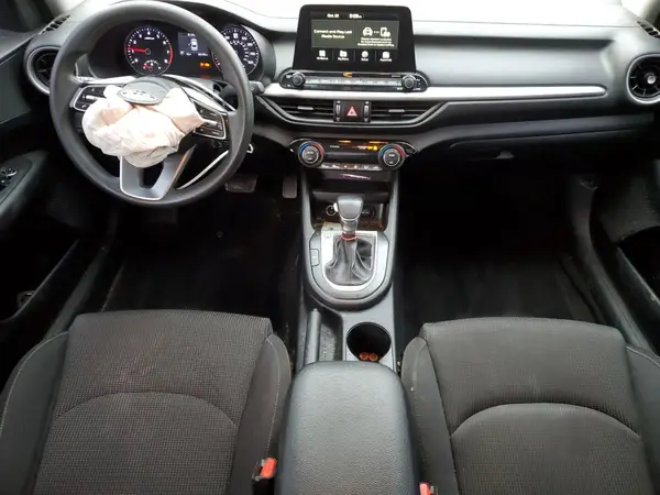 3KPF24AD2KE010780 2019 KIA FORTE - Image 8