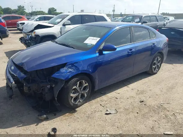 3KPF24AD2KE010889 2019 KIA FORTE - Image 2