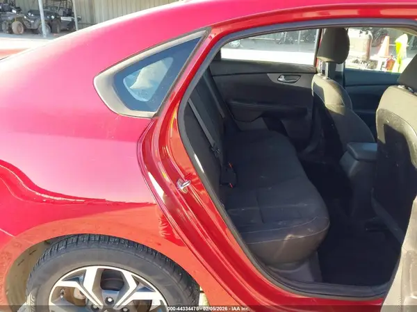 3KPF24AD2KE010939 2019 KIA FORTE - Image 8
