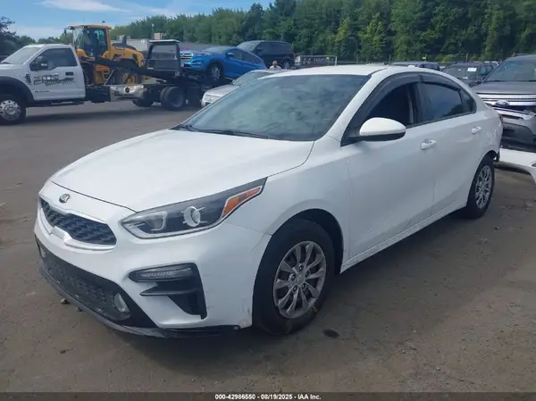 3KPF24AD2KE011895 2019 KIA FORTE - Image 2