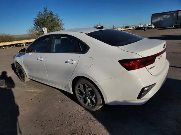 3KPF24AD2KE013579 2019 KIA FORTE - Image 2