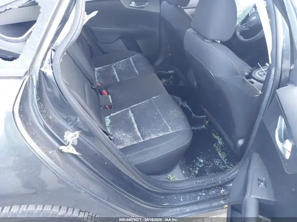 3KPF24AD2KE013694 2019 KIA FORTE - Image 8