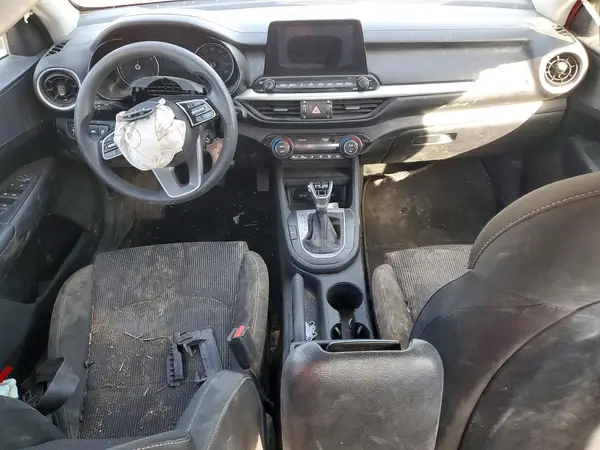 3KPF24AD2KE018605 2019 KIA FORTE - Image 8