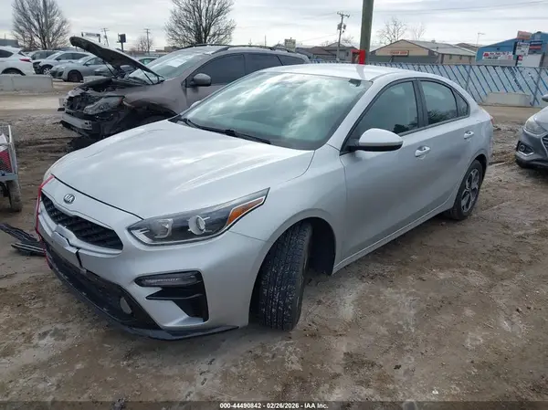 3KPF24AD2KE018832 2019 KIA FORTE - Image 2