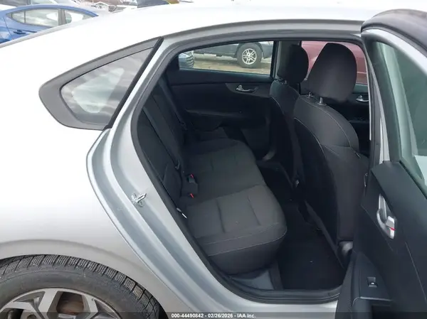 3KPF24AD2KE018832 2019 KIA FORTE - Image 8