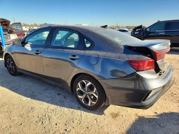3KPF24AD2KE020676 2019 KIA FORTE - Image 2