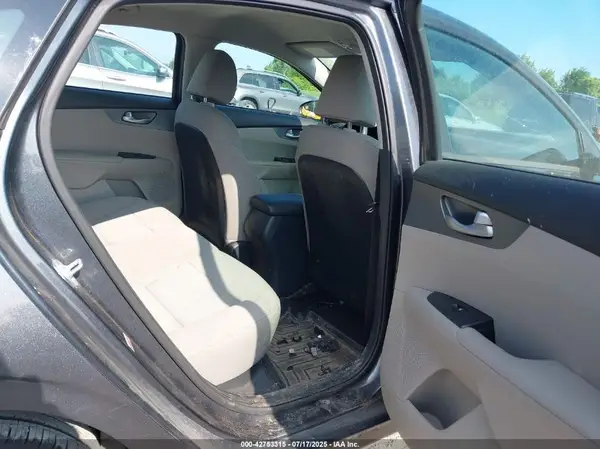 3KPF24AD2KE023478 2019 KIA FORTE - Image 8