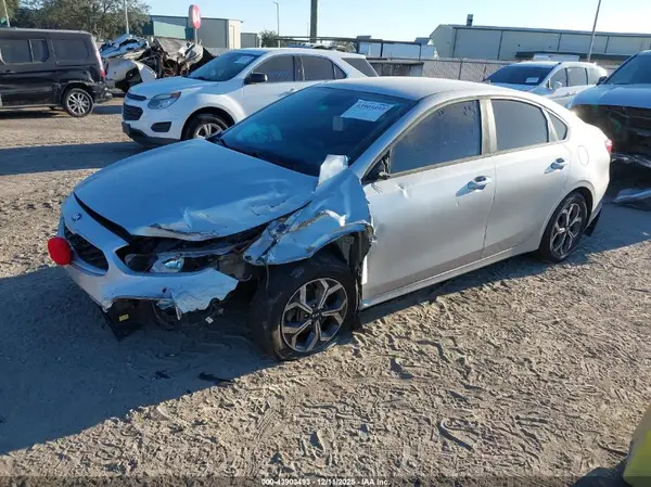 3KPF24AD2KE026753 2019 KIA FORTE - Image 2
