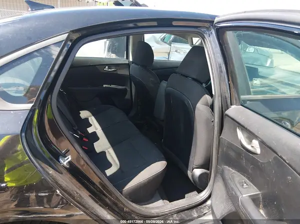 3KPF24AD2KE029927 2019 KIA FORTE - Image 8