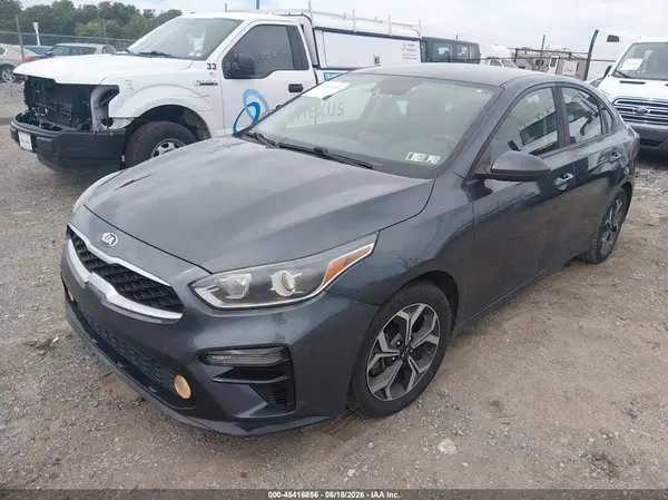 3KPF24AD2KE030057 2019 KIA FORTE - Image 2
