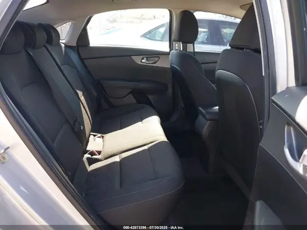 3KPF24AD2KE030611 2019 KIA FORTE - Image 8