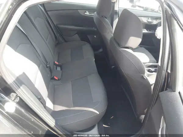 3KPF24AD2KE031306 2019 KIA FORTE - Image 8