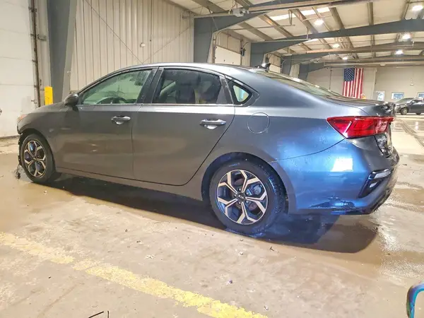 3KPF24AD2KE032102 2019 KIA FORTE - Image 2