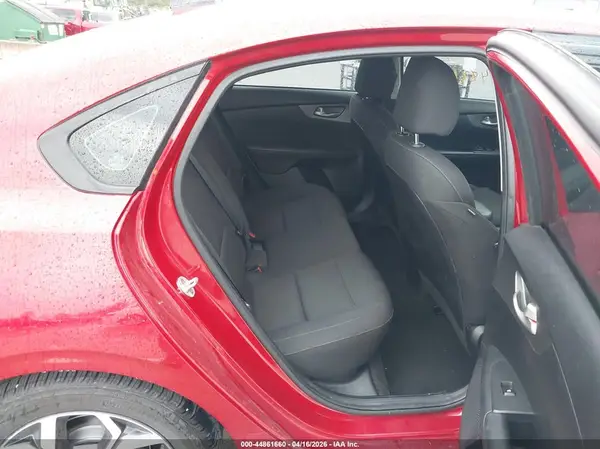 3KPF24AD2KE033217 2019 KIA FORTE - Image 8