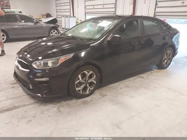 3KPF24AD2KE037266 2019 KIA FORTE - Image 2