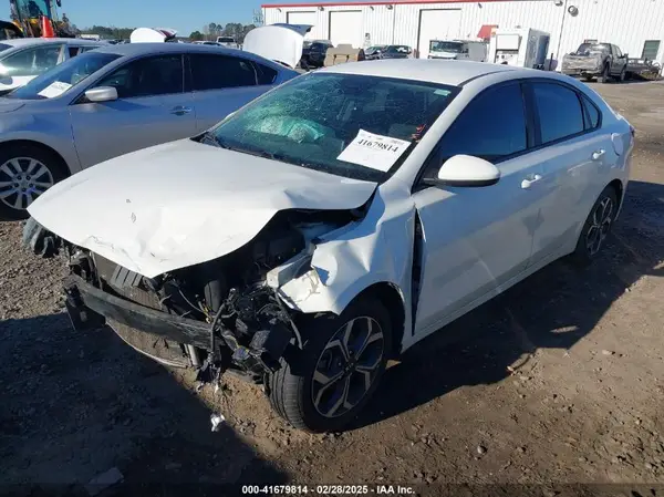 3KPF24AD2KE040152 2019 KIA FORTE - Image 2