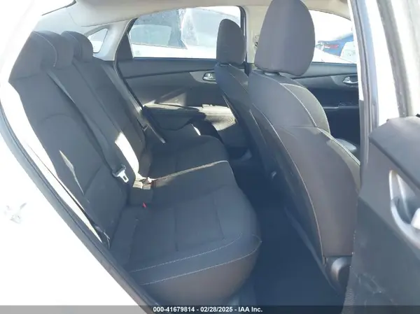 3KPF24AD2KE040152 2019 KIA FORTE - Image 8