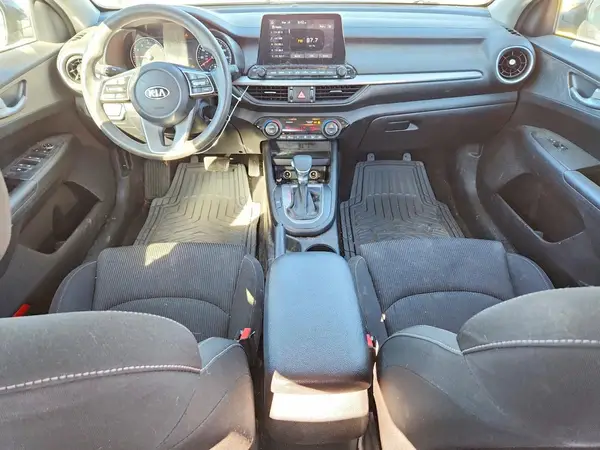 3KPF24AD2KE040801 2019 KIA FORTE - Image 8