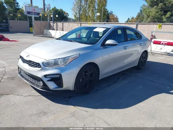 3KPF24AD2KE041365 2019 KIA FORTE - Image 2
