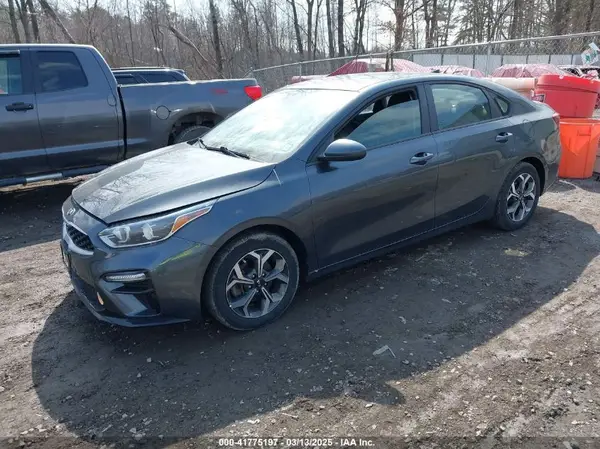 3KPF24AD2KE041642 2019 KIA FORTE - Image 2