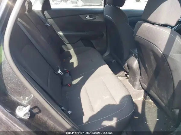3KPF24AD2KE041642 2019 KIA FORTE - Image 8
