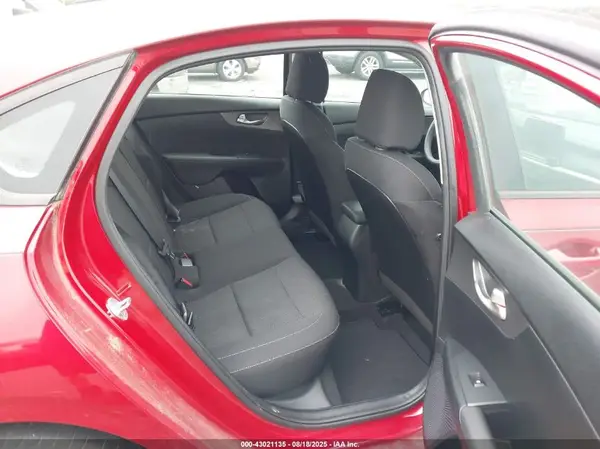 3KPF24AD2KE042614 2019 KIA FORTE - Image 8