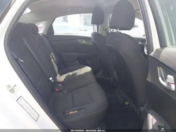 3KPF24AD2KE043908 2019 KIA FORTE - Image 8
