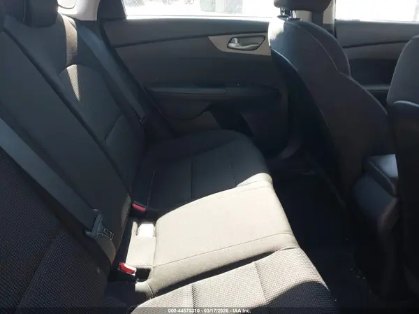 3KPF24AD2KE044685 2019 KIA FORTE - Image 8