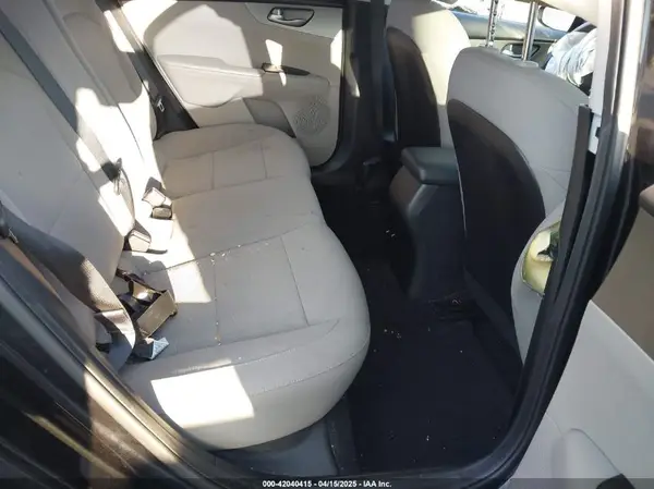 3KPF24AD2KE045187 2019 KIA FORTE - Image 8