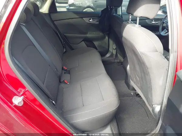 3KPF24AD2KE045321 2019 KIA FORTE - Image 8
