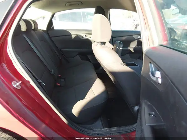 3KPF24AD2KE048901 2019 KIA FORTE - Image 8