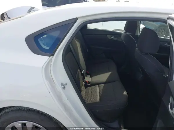 3KPF24AD2KE049837 2019 KIA FORTE - Image 8