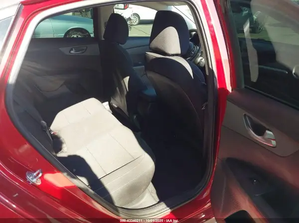 3KPF24AD2KE052639 2019 KIA FORTE - Image 8