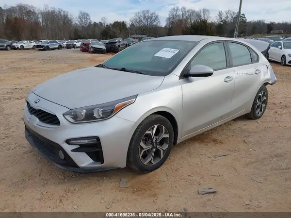 3KPF24AD2KE052897 2019 KIA FORTE - Image 2