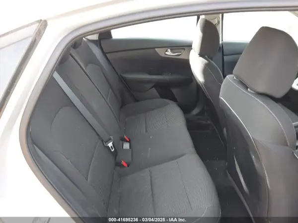 3KPF24AD2KE052897 2019 KIA FORTE - Image 8