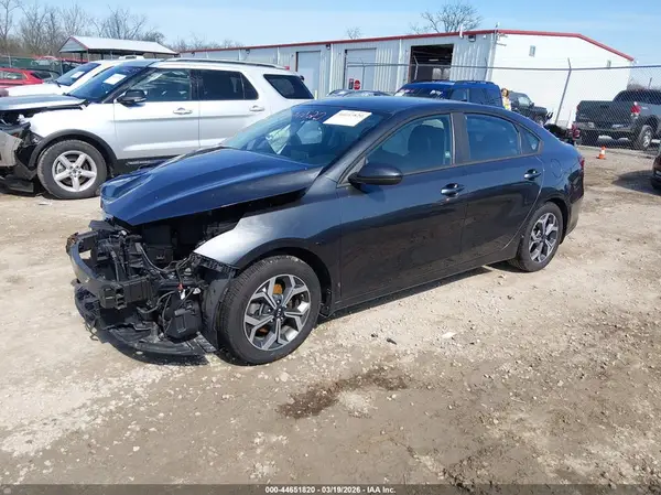 3KPF24AD2KE053628 2019 KIA FORTE - Image 2