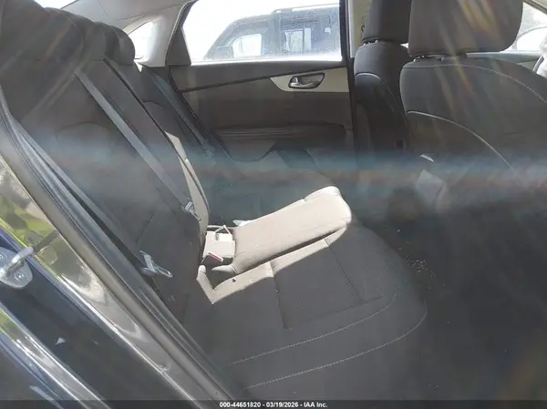 3KPF24AD2KE053628 2019 KIA FORTE - Image 8